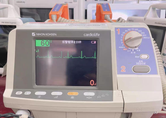 خدمة و إصلاح جهاز نزع الرجفان &quot;نيهون كوهدن&quot; TEC-7621C مع بطاريات المقبض