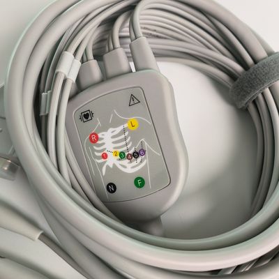 آلة التصوير الكهربائي للقلب متكاملة 12 سلك رصاص مع 15 دبوس معيار أوروبي IEC الموز الرأس 4.0